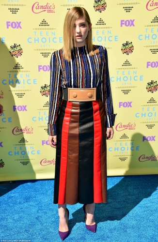 2B6BB06900000578-3200311-Bold_look_Hunger_Games_star_Willow_Shields_rocked_clashing_strip-a-31_1439781972963.jpg