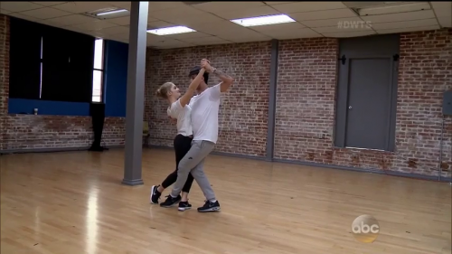 DWTS2015-03-23-21h02m04s25.png
