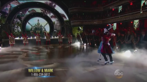 DWTS2015-04-13-20h30m03s13.png