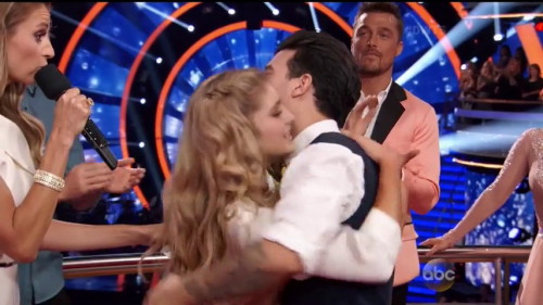 DWTS2015-04-20-19h55m01s244.png