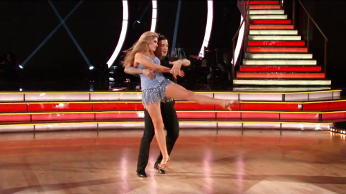 DWTS2015-04-28-23h20m30s137.png